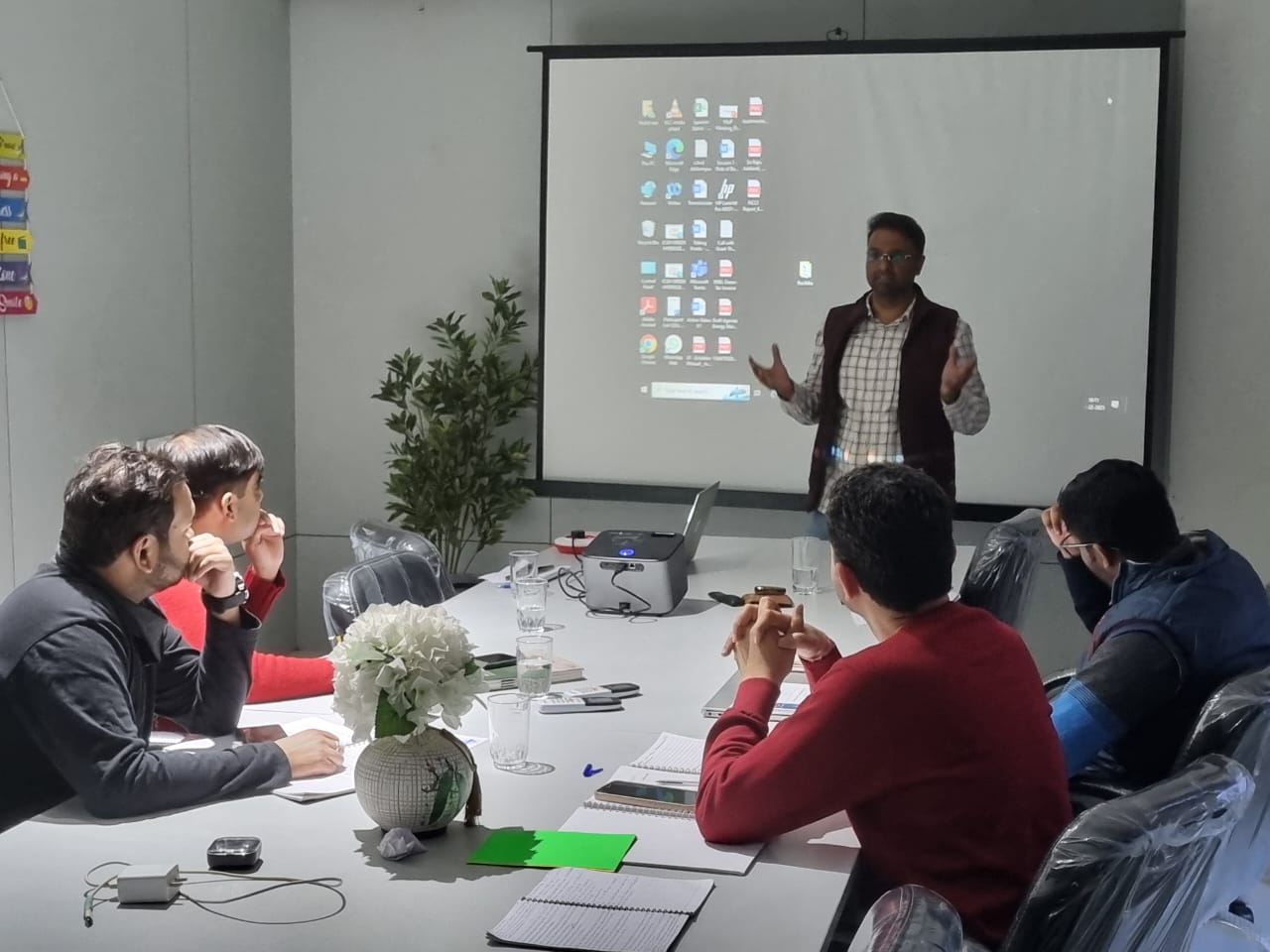 Toastmasters member delivering presentation, engaged audience, Ghaziabad Toastmasters.